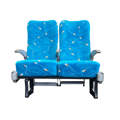 Banco de passageiro duplo para ônibus rodoviário em tecido azul claro, vista frontal